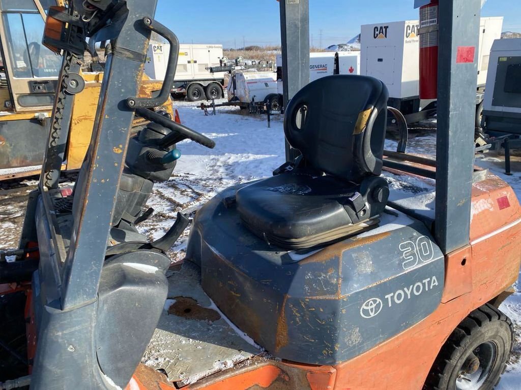 2007 Toyota 7FGU30 Pneumatic Tire Forklift