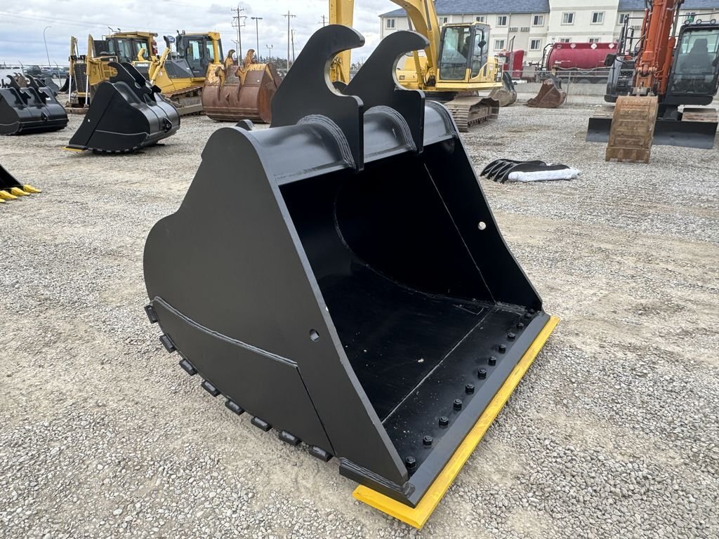 2023 JPH 300 Series Excavator 72 Clean up Bucket