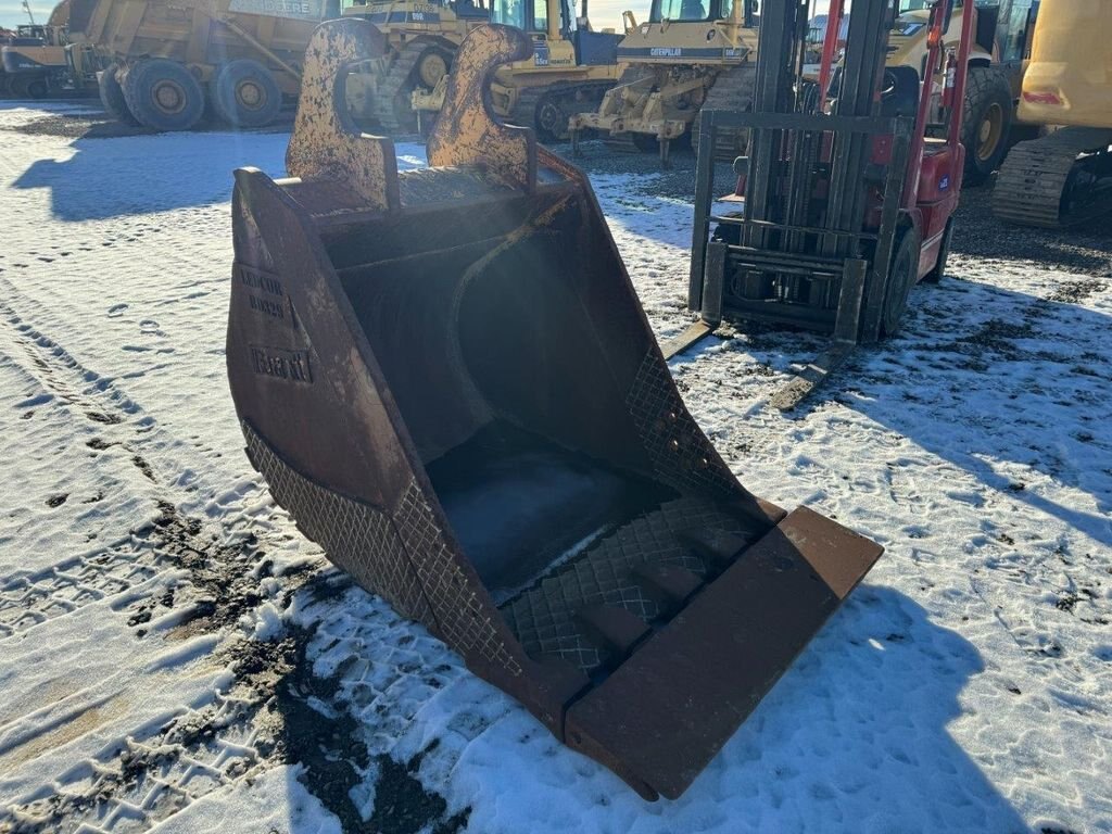 Brandt 300 Series Excavator Dig Bucket #10127 JPH