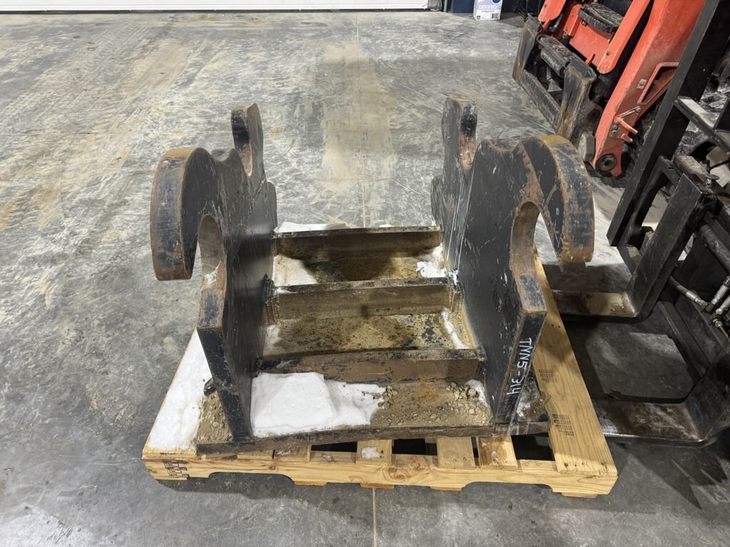 400 Series Excavator Mounting Plate #8245 JPH