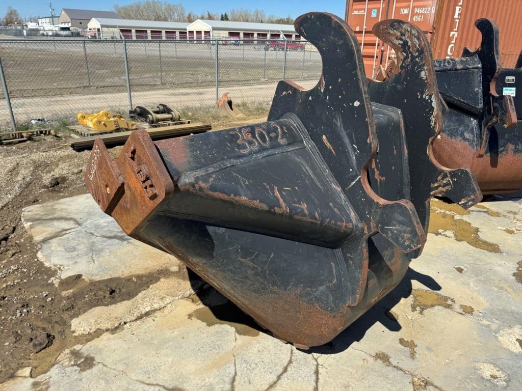 300 Series Excavator V Bucket #10225 JPH