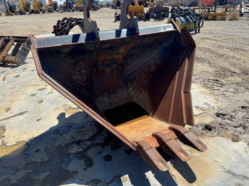 300 Series Excavator V Bucket #10225 JPH