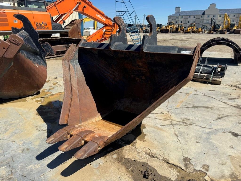 300 Series Excavator V Bucket #10225 JPH