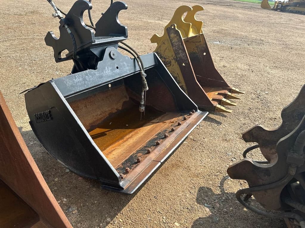 Accurate 200 Series Hydraulic Twist Excavator Bucket #8565 AS