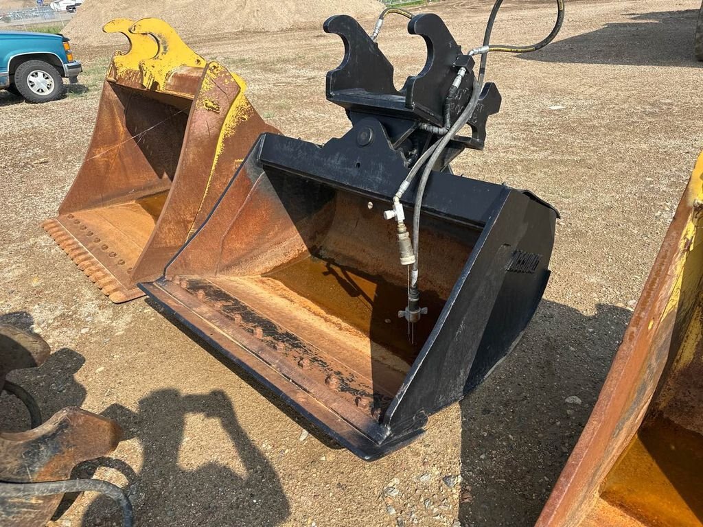 Accurate 200 Series Hydraulic Twist Excavator Bucket #8565 AS