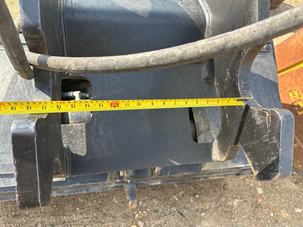 Accurate 200 Series Hydraulic Twist Excavator Bucket #8565 AS