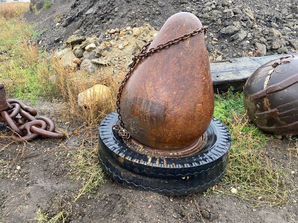 3,000LB PEAR SHAPE WRECKING BALL