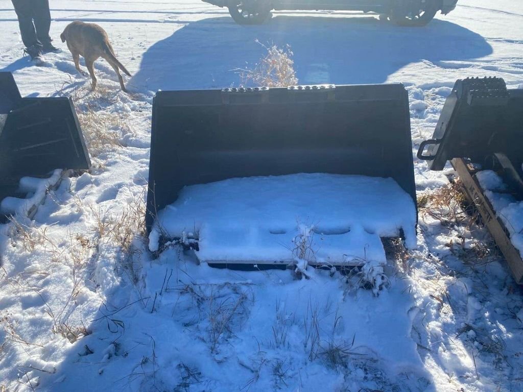 6 FOOT GRAVEL SPOON ATTACHMENT FOR SKID STEER