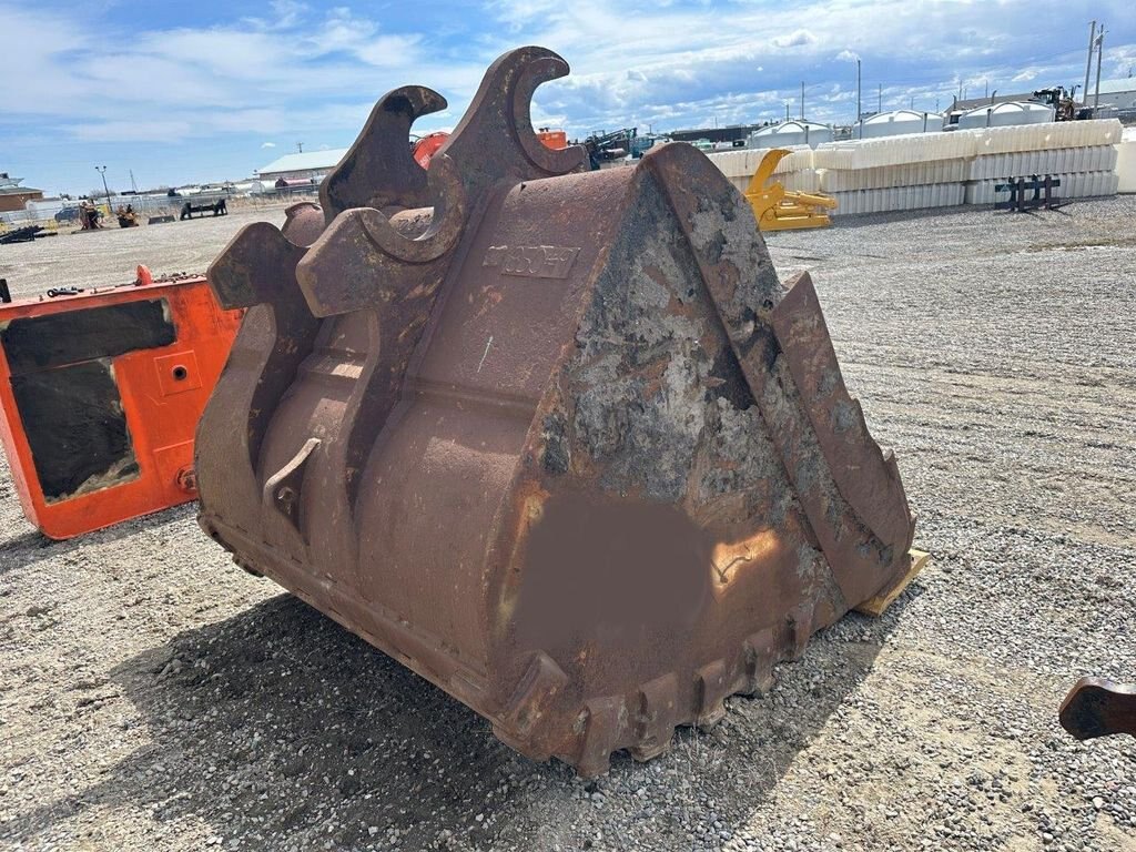 800 SERIES EXCAVATOR 8 FOOT CLEAN UP BUCKET