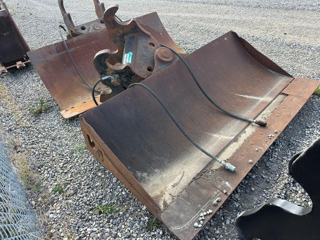 WBM 250 SERIES EXCAVATOR CHUCK BLADE