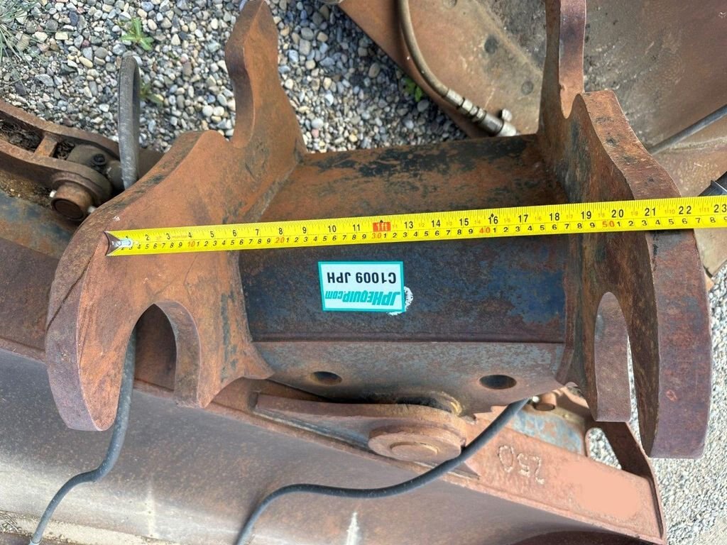 WBM 250 SERIES EXCAVATOR CHUCK BLADE