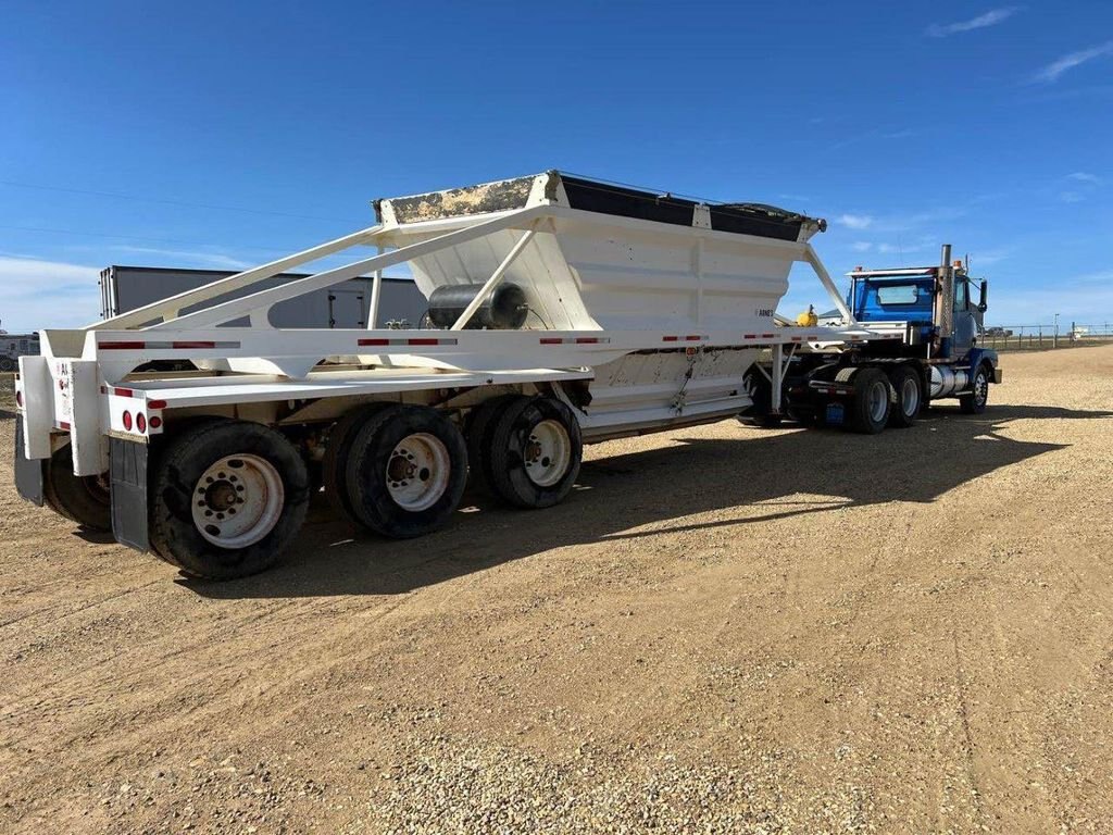 1997 Volvo WCA64T Day Cab Tandem Tractor with 5th Wheel #8570 JF