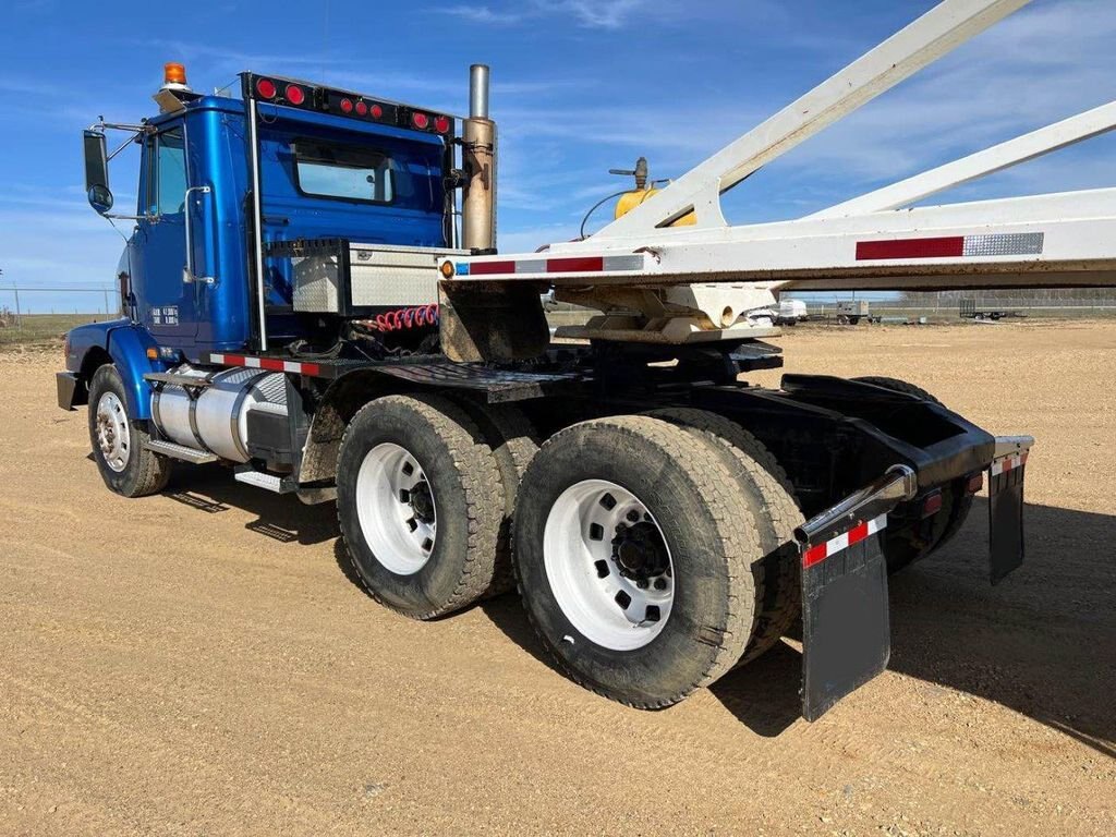 1997 Volvo WCA64T Day Cab Tandem Tractor with 5th Wheel #8570 JF