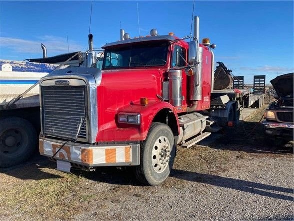 2005 Freightliner FLD120SD Tandem Truck #8063 AS