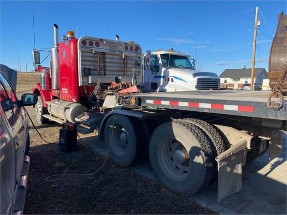 2005 Freightliner FLD120SD Tandem Truck #8063 AS