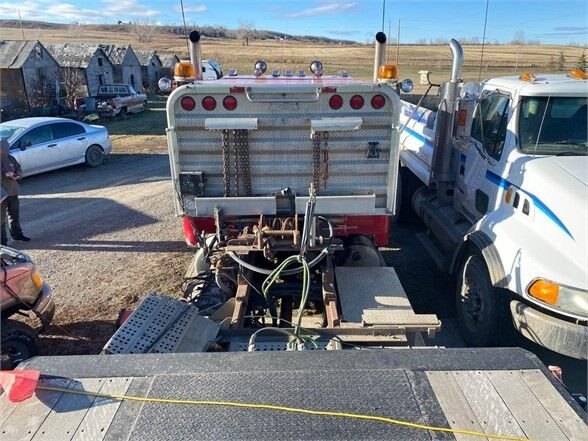 2005 Freightliner FLD120SD Tandem Truck #8063 AS