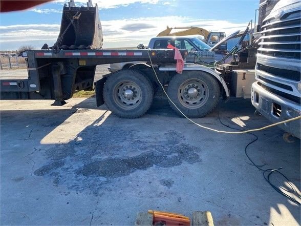 2005 Freightliner FLD120SD Tandem Truck #8063 AS