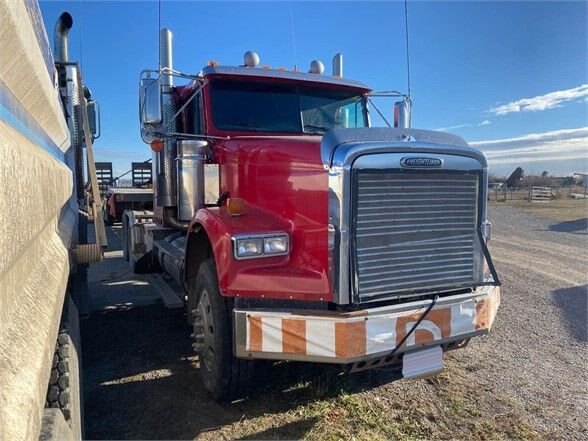 2005 Freightliner FLD120SD Tandem Truck #8063 AS