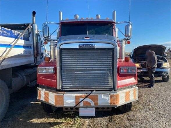 2005 Freightliner FLD120SD Tandem Truck #8063 AS