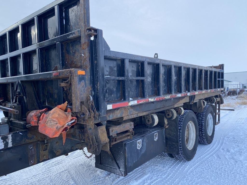 2009 International 7600 Side Dump Truck #8202 BP