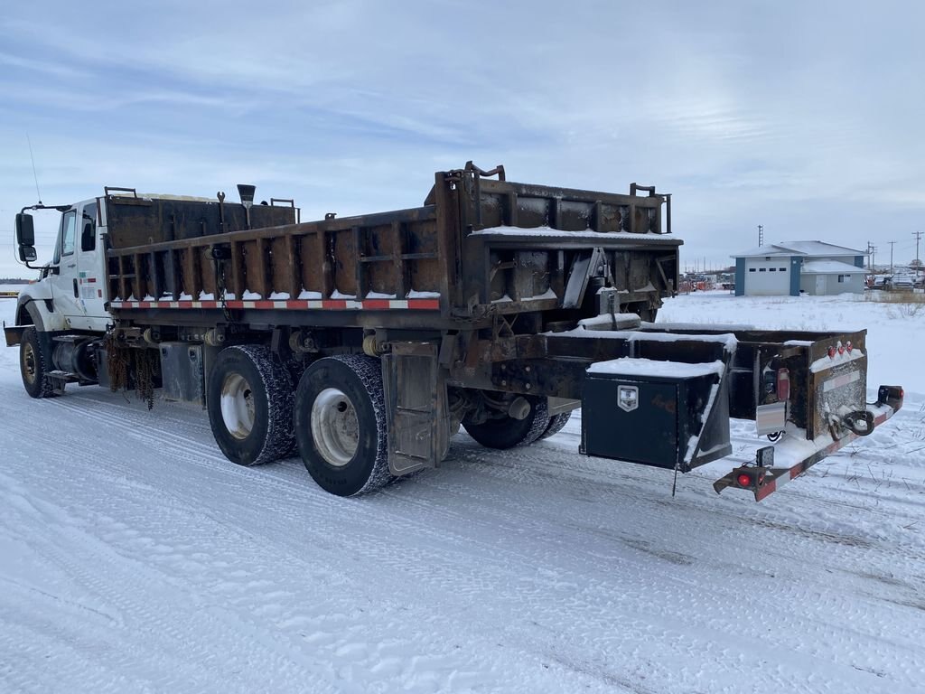 2009 International 7600 Side Dump Truck #8240 BP