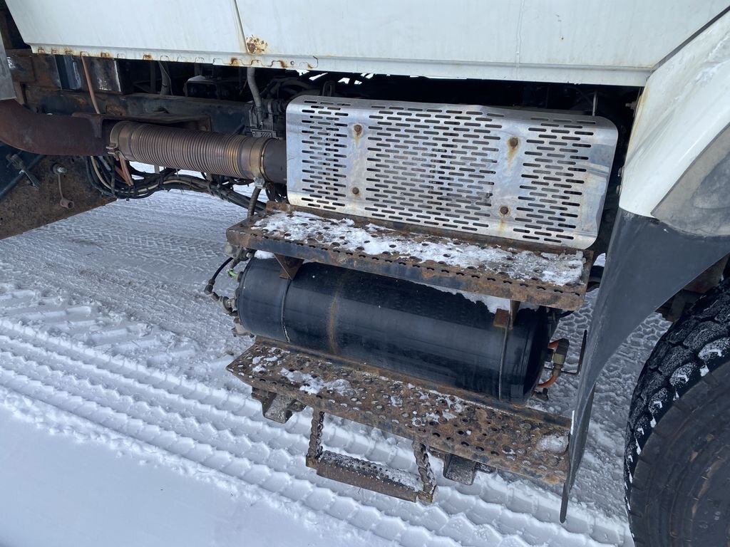 2009 International 7600 Side Dump Truck #8240 BP