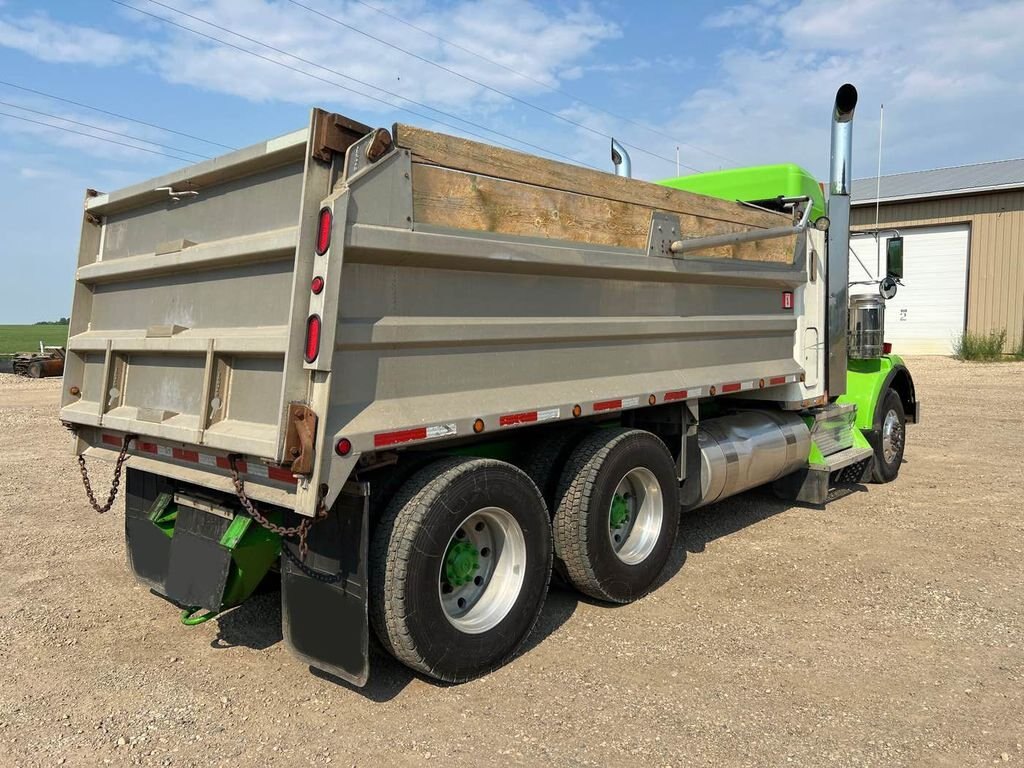 2011 Kenworth T800 Tandem Gravel Truck #7521 JF