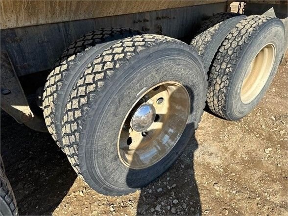 2013 Cat 660 Tri Axle Dump Truck #7118 JP