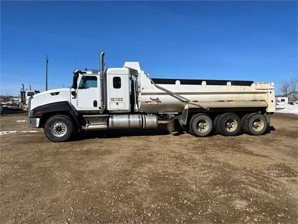 2013 Cat 660 Tri Axle Dump Truck #7118 JP