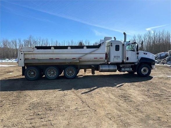 2013 Cat 660 Tri Axle Dump Truck #7118 JP