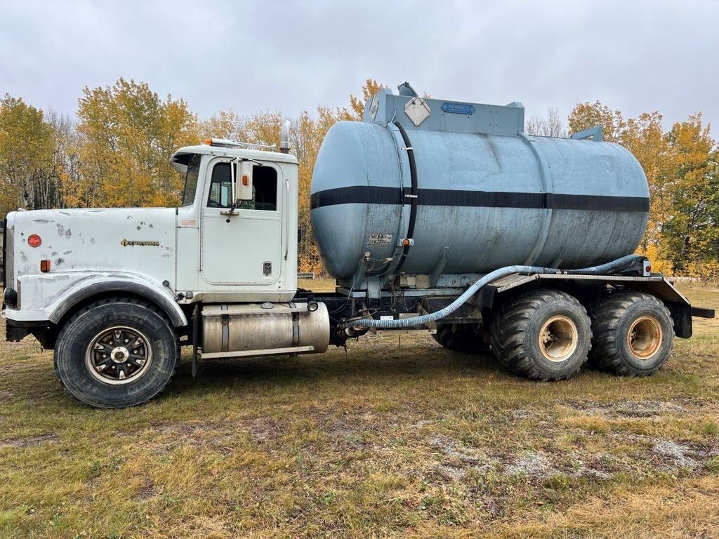 1992 International 9300 6x4 SBA Tank Truck #7884 JF