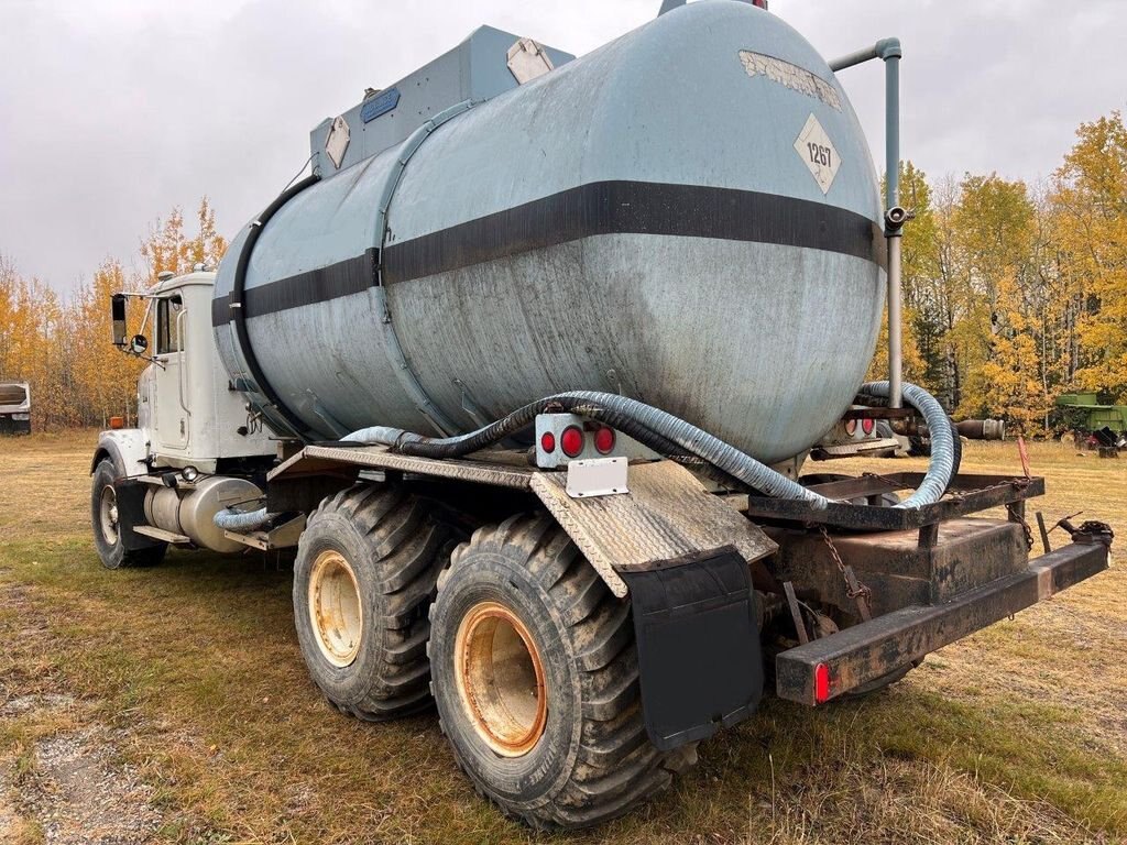 1992 International 9300 6x4 SBA Tank Truck #7884 JF