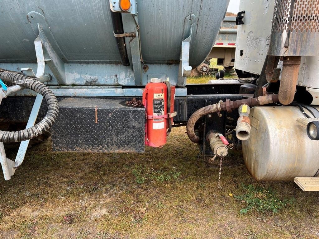 1992 International 9300 6x4 SBA Tank Truck #7884 JF