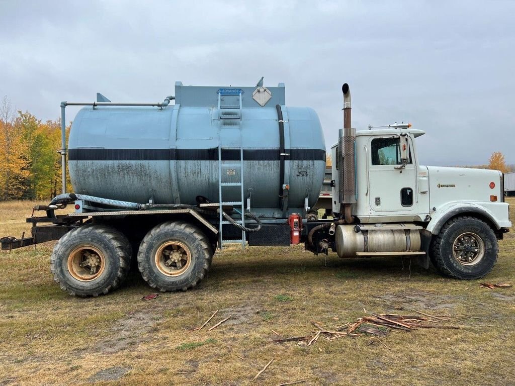 1992 International 9300 6x4 SBA Tank Truck #7884 JF