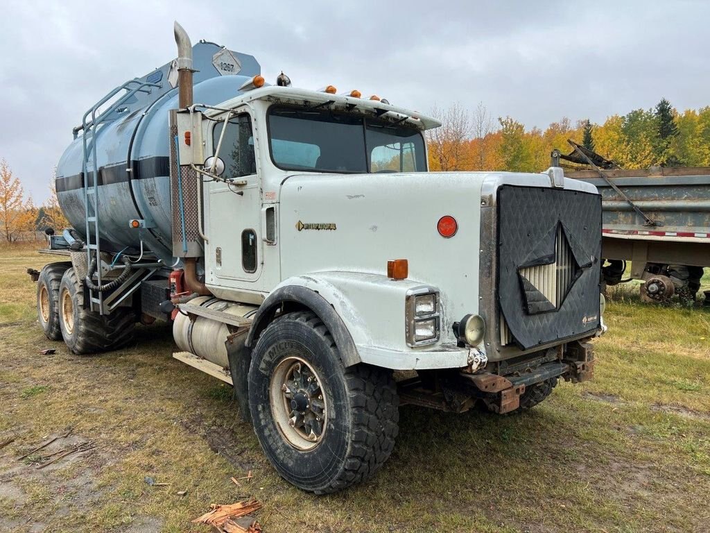 1992 International 9300 6x4 SBA Tank Truck #7884 JF