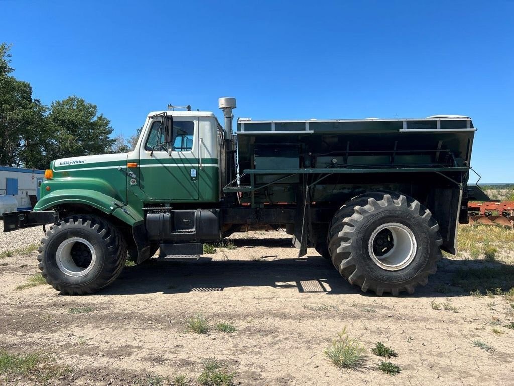 1999 International 2554 4x2 Spreading Truck #6338 JF