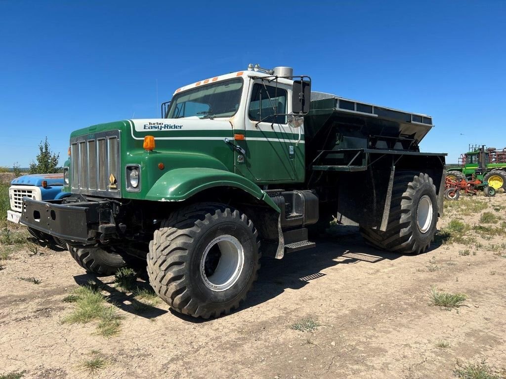 1999 International 2554 4x2 Spreading Truck #6338 JF