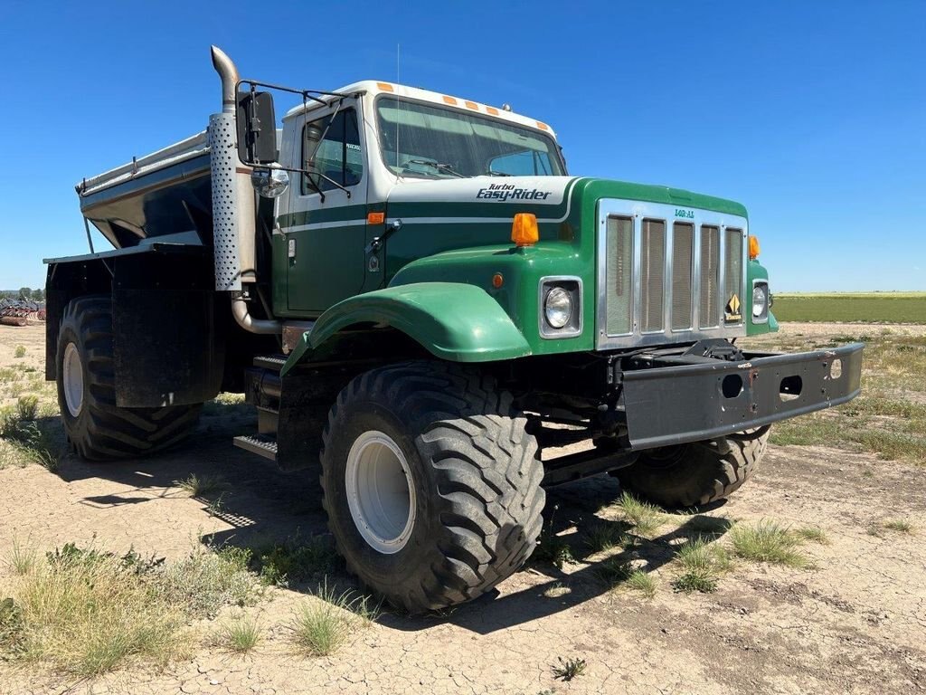 1999 International 2554 4x2 Spreading Truck #6338 JF