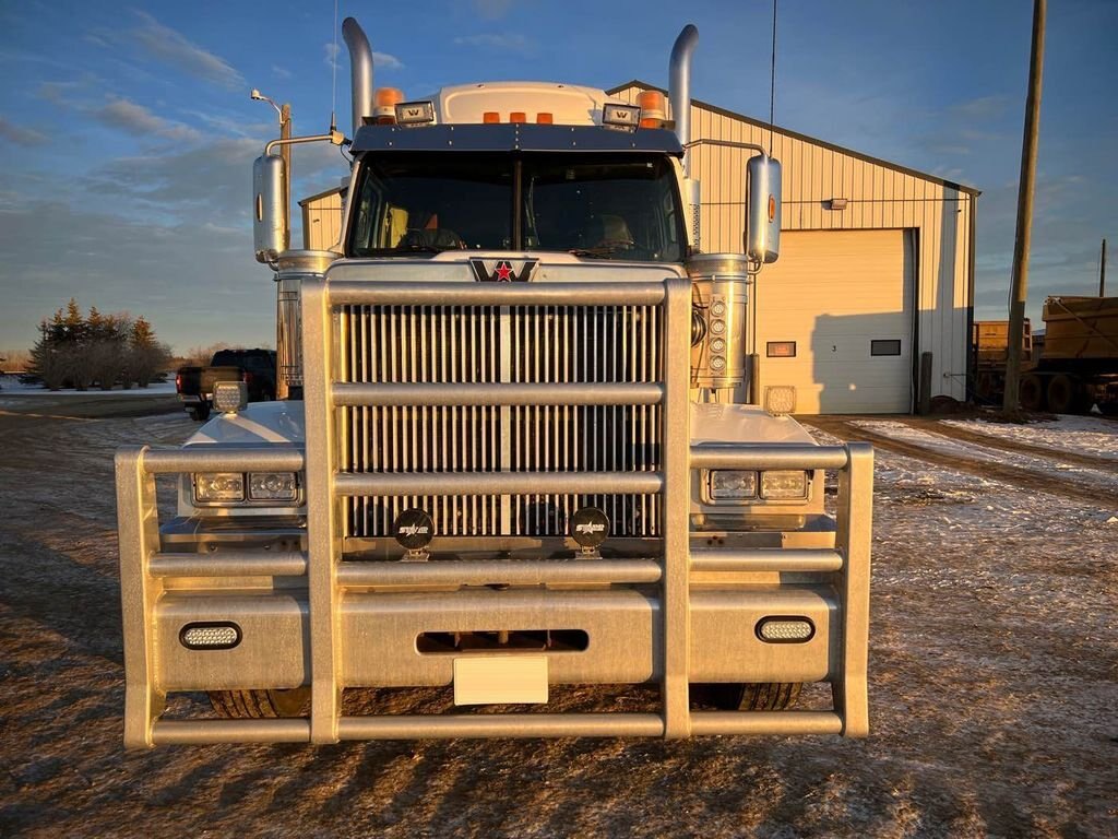 2010 Western Star 4900FA Sleeper Truck with New Engine and Transmission #8141 JF