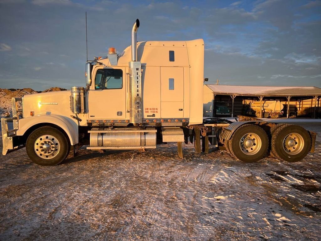 2010 Western Star 4900FA Sleeper Truck with New Engine and Transmission #8141 JF