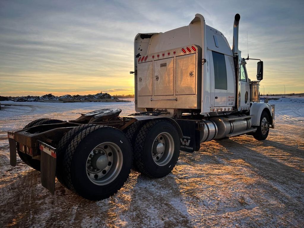 2010 Western Star 4900FA Sleeper Truck with New Engine and Transmission #8141 JF