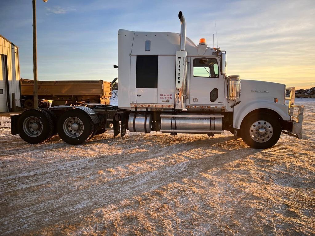 2010 Western Star 4900FA Sleeper Truck with New Engine and Transmission #8141 JF