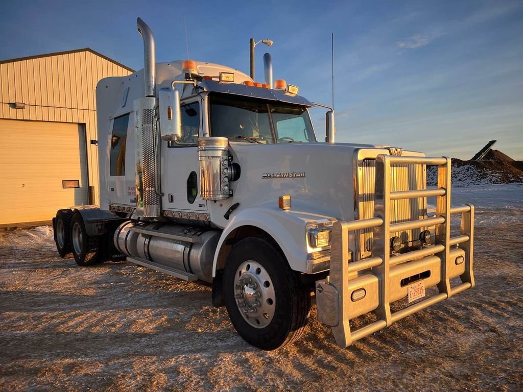 2010 Western Star 4900FA Sleeper Truck with New Engine and Transmission #8141 JF