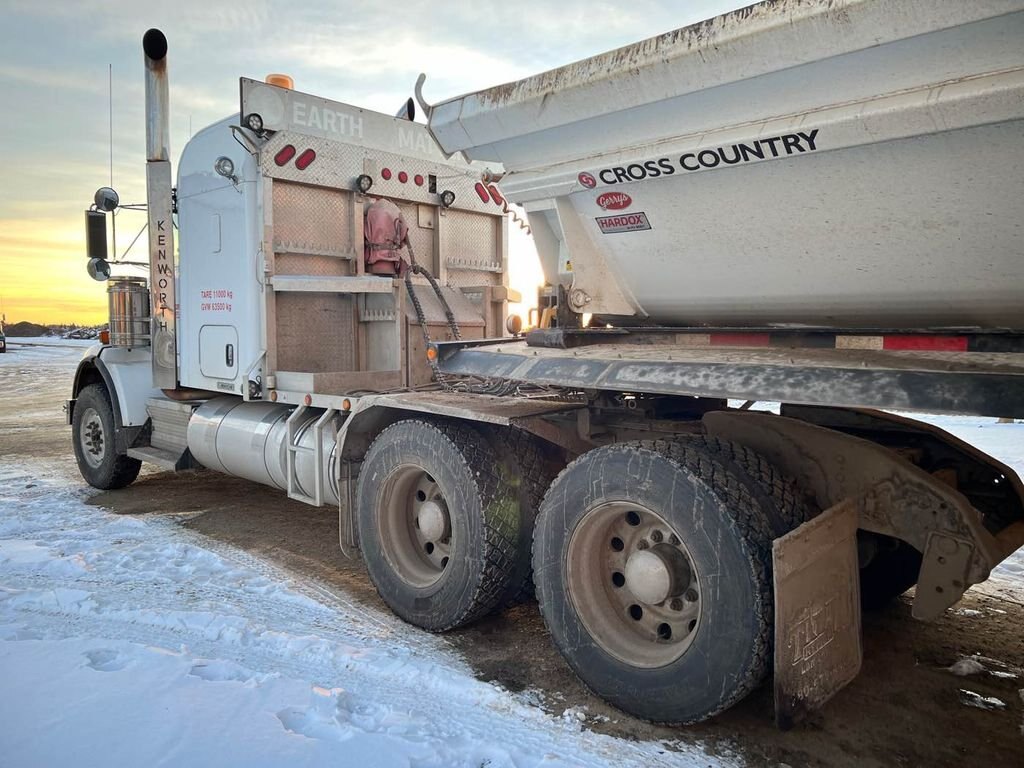 2012 Kenworth T800 Sleeper Truck with Wet Kit #8140 JF