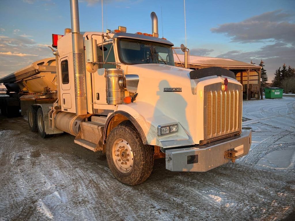 2012 Kenworth T800 Sleeper Truck with Wet Kit #8140 JF