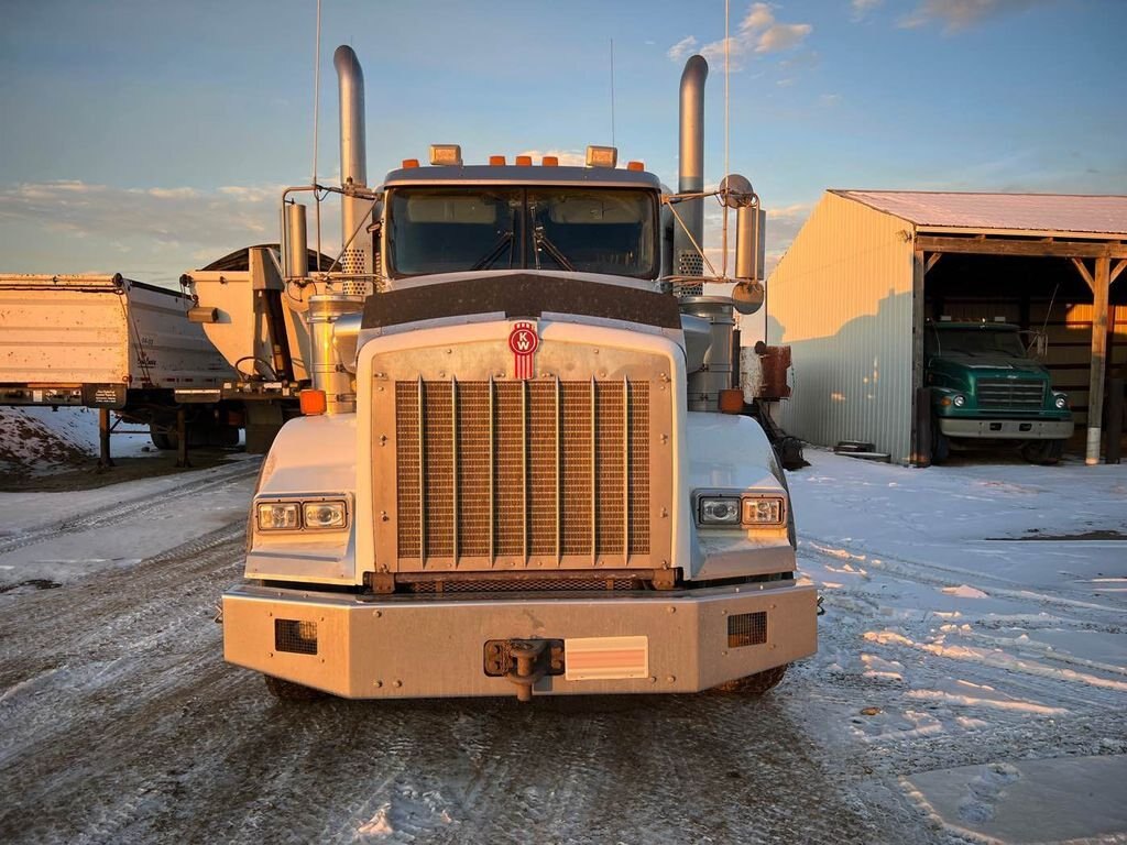 2012 Kenworth T800 Sleeper Truck with Wet Kit #8140 JF