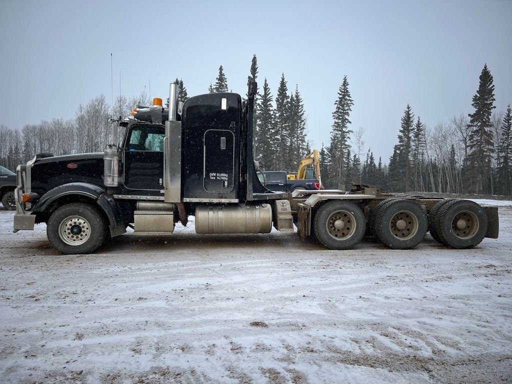 2009 Peterbilt 367 Tri axle Sleeper Truck #8164 JF