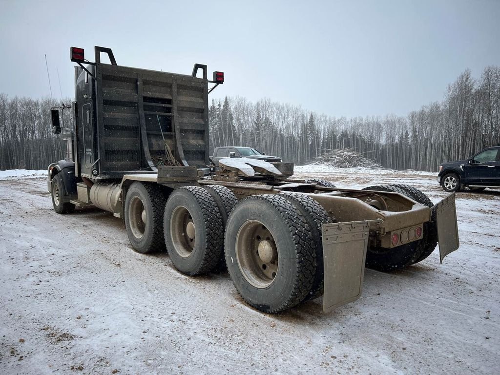 2009 Peterbilt 367 Tri axle Sleeper Truck #8164 JF