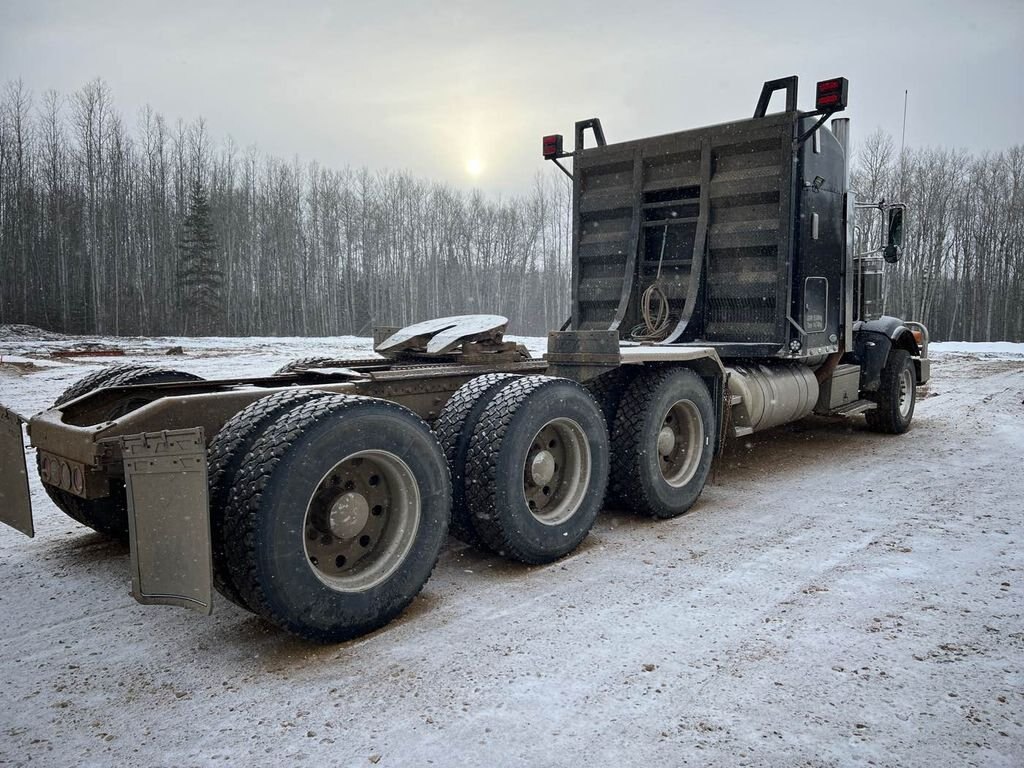 2009 Peterbilt 367 Tri axle Sleeper Truck #8164 JF