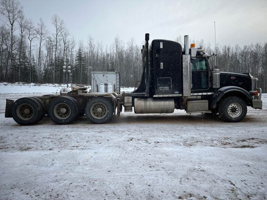 2009 Peterbilt 367 Tri axle Sleeper Truck #8164 JF